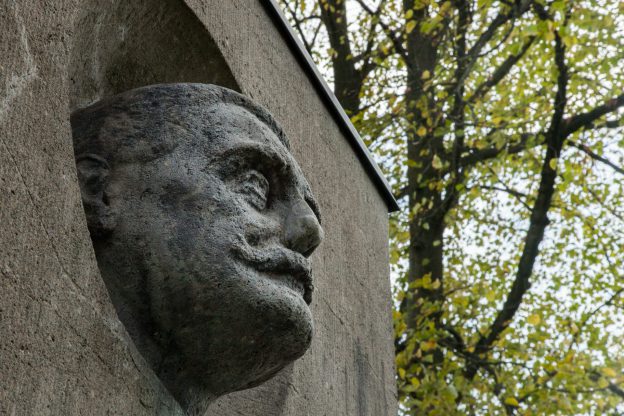 Denkmal Detlev von Liliencron - Detail